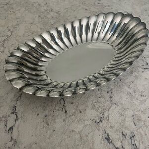 🌼Vintage 1950’s silver plated dish
